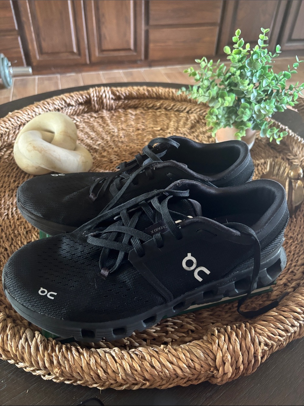 On Cloudflow Men’s Black Athletic Running Shoes